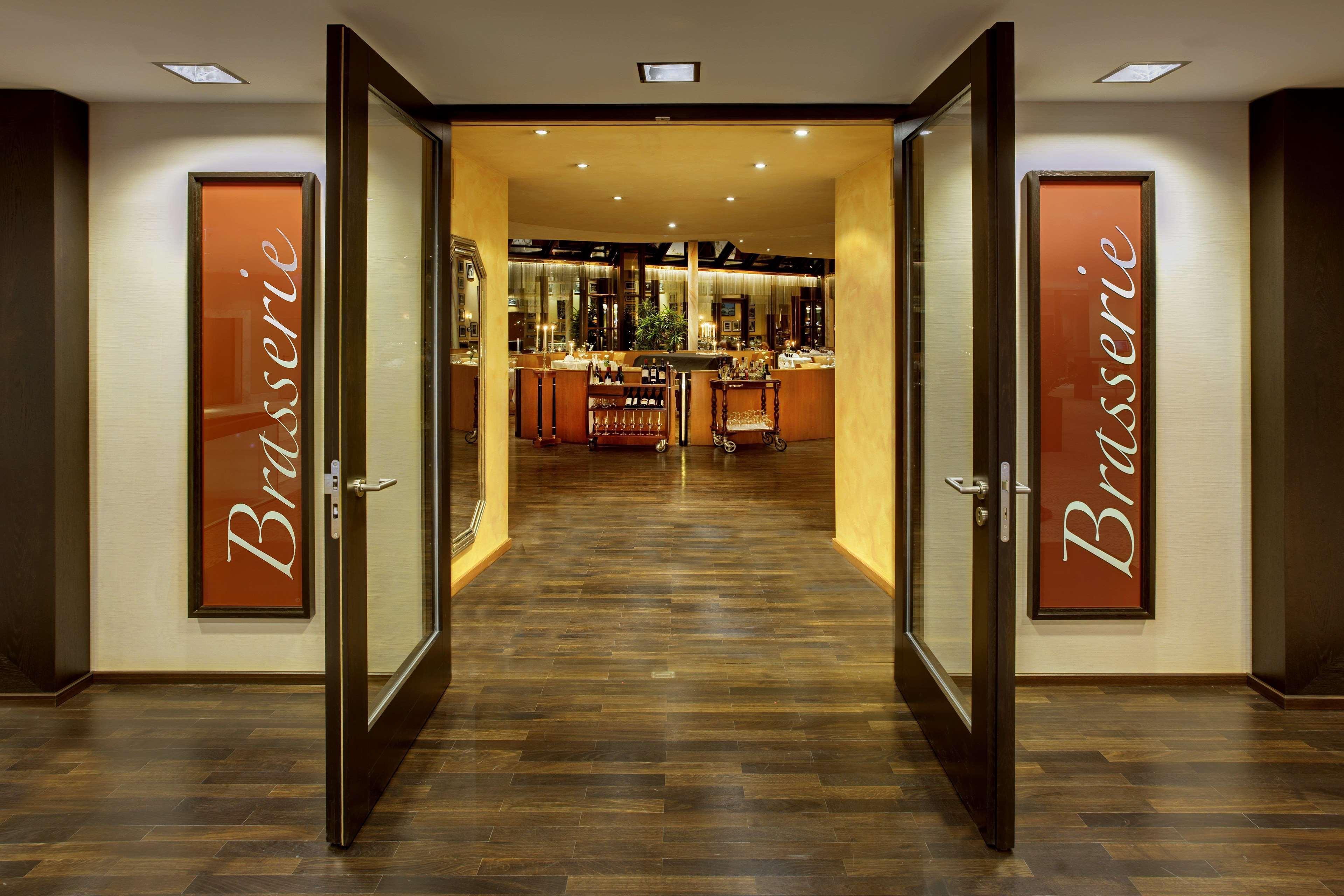 Hilton Mainz Hotel Exterior photo Entrance to the Brusserie