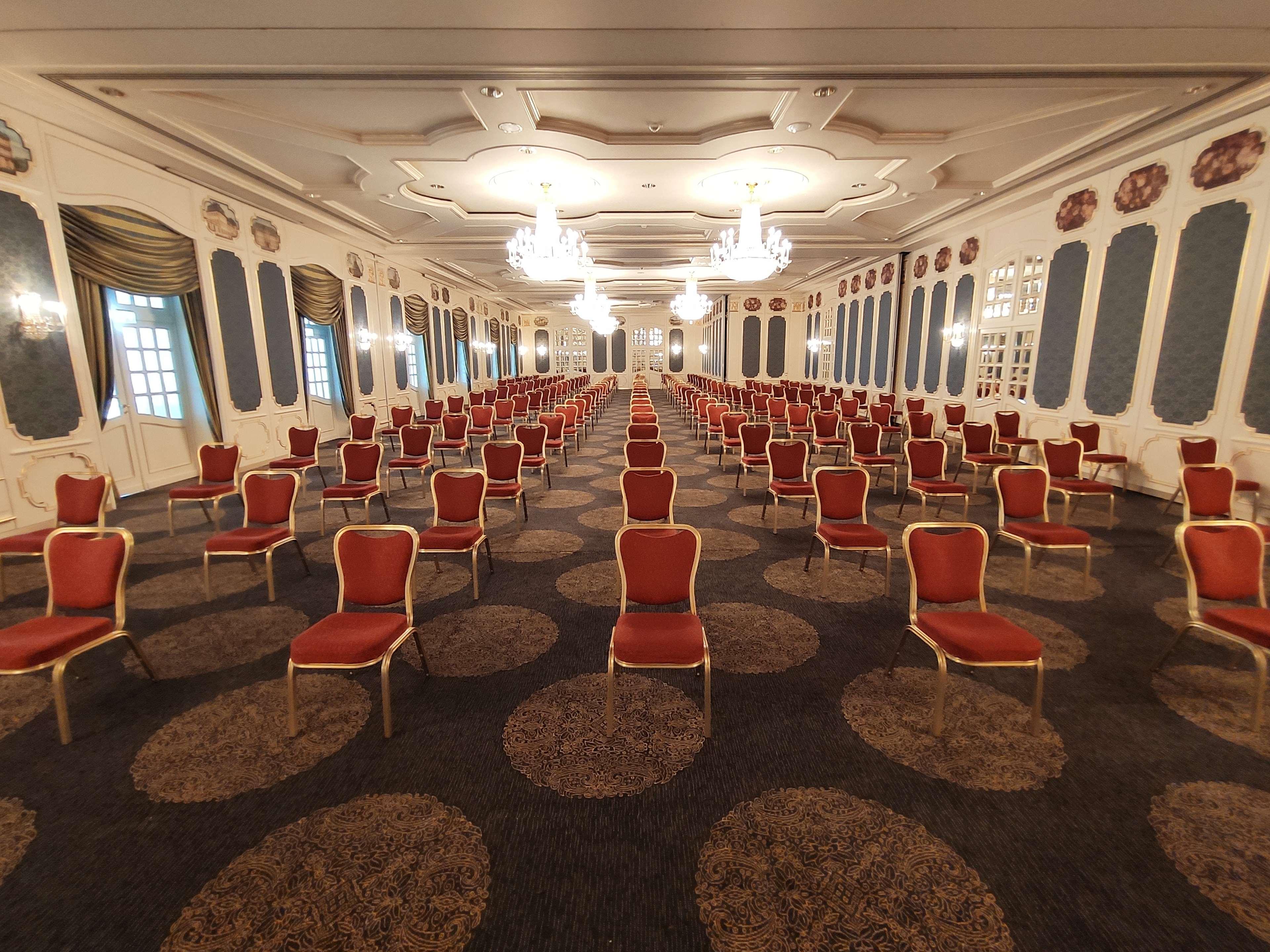 Hilton Mainz Hotel Exterior photo The interior of the ballroom