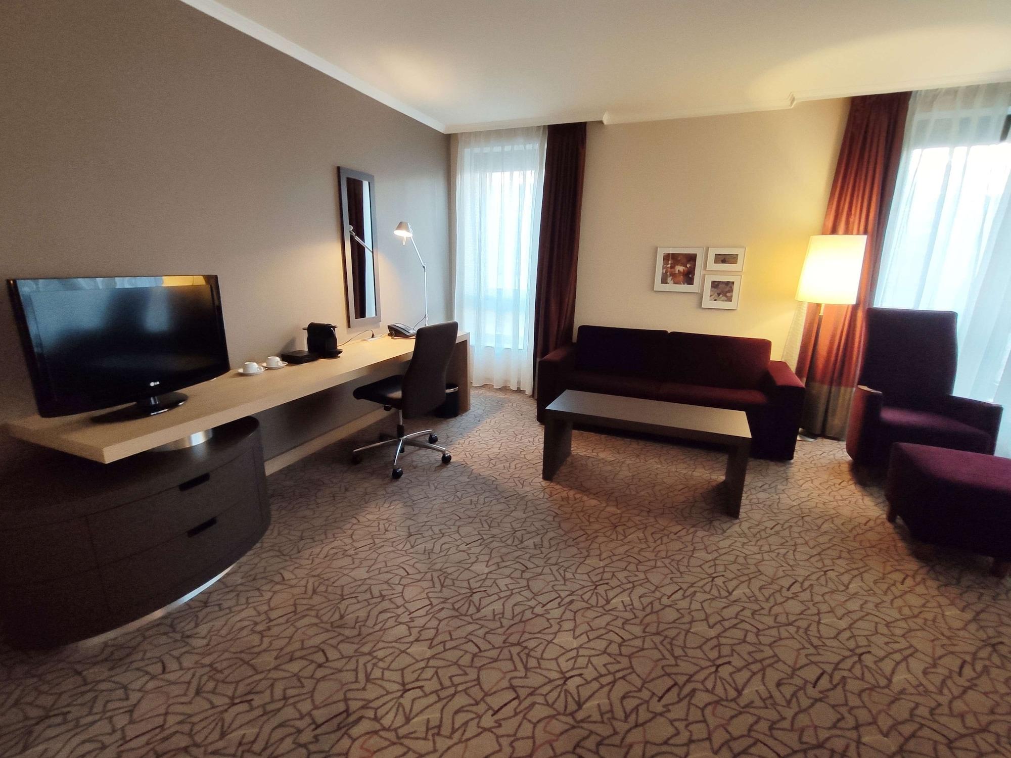 Hilton Mainz Hotel Exterior photo Suite at the Radisson Blu Hamburg