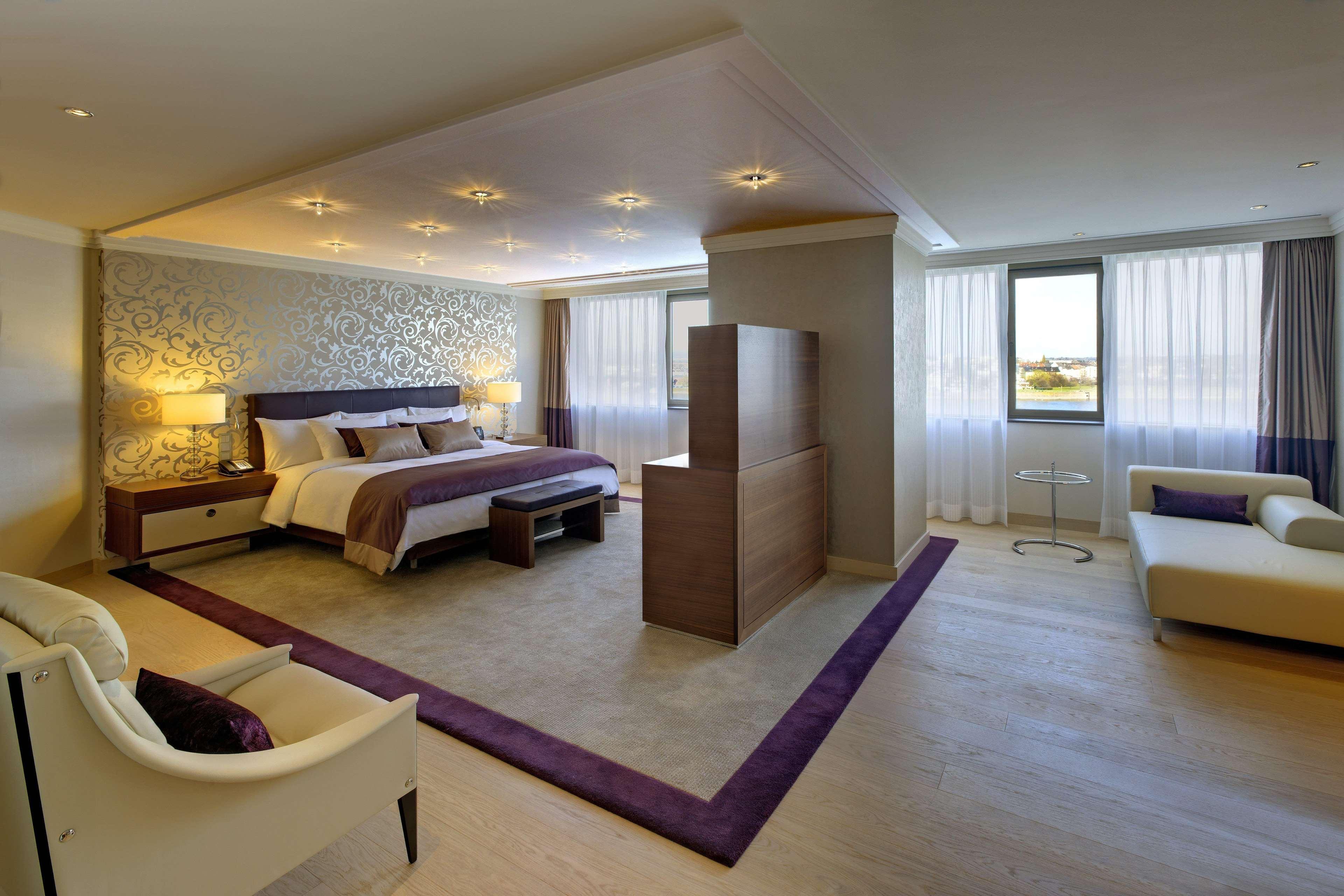 Hilton Mainz Hotel Exterior photo A suite at the hotel