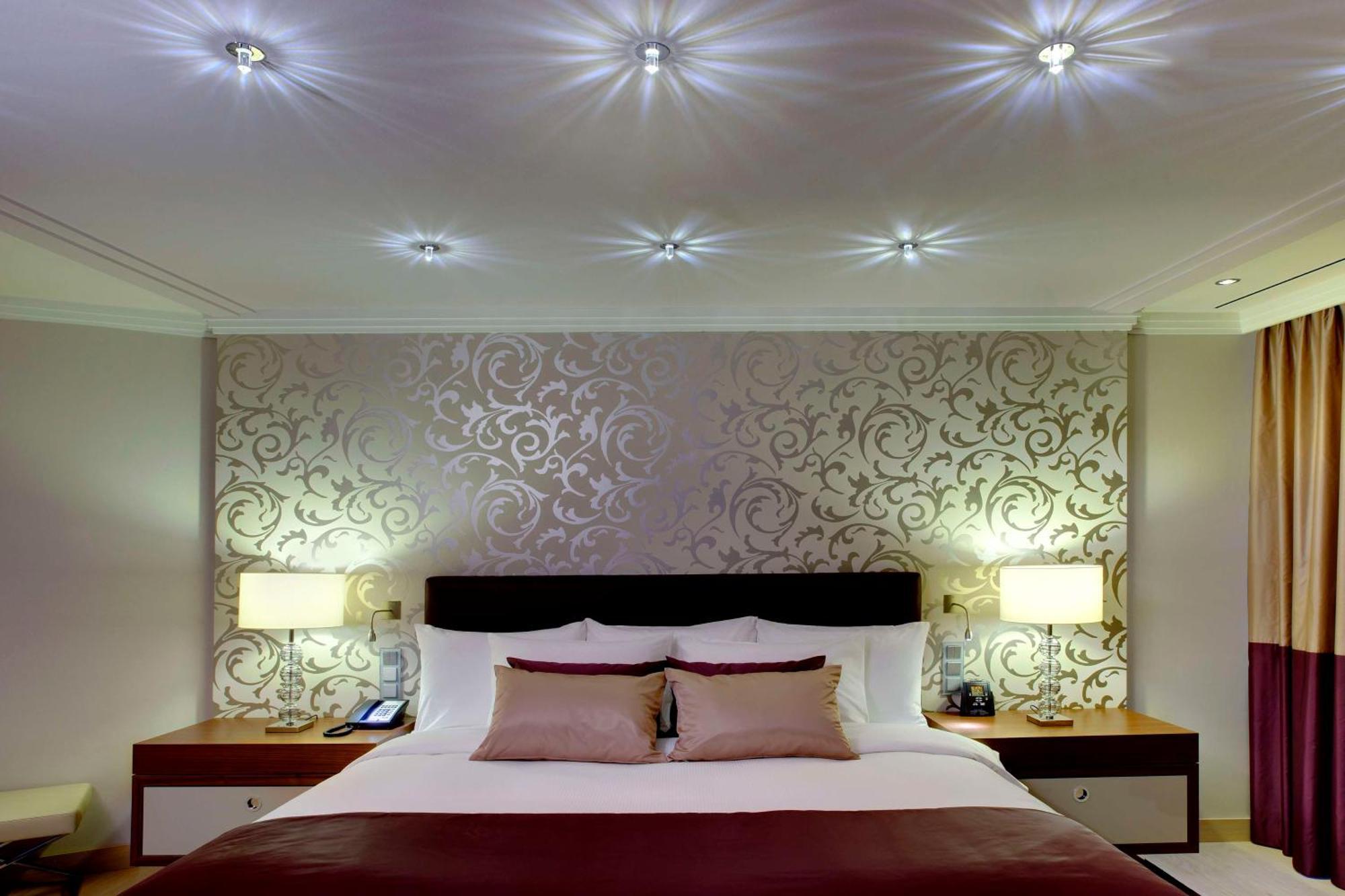 Hilton Mainz Hotel Exterior photo A bedroom with a modern design