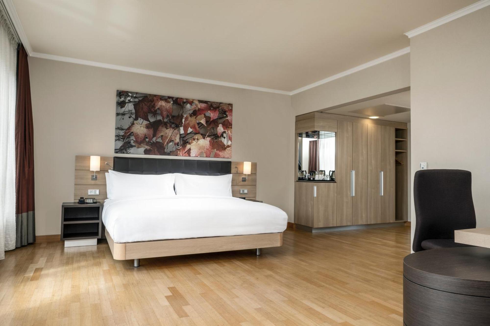 Hilton Mainz Hotel Exterior photo A room at the hotel