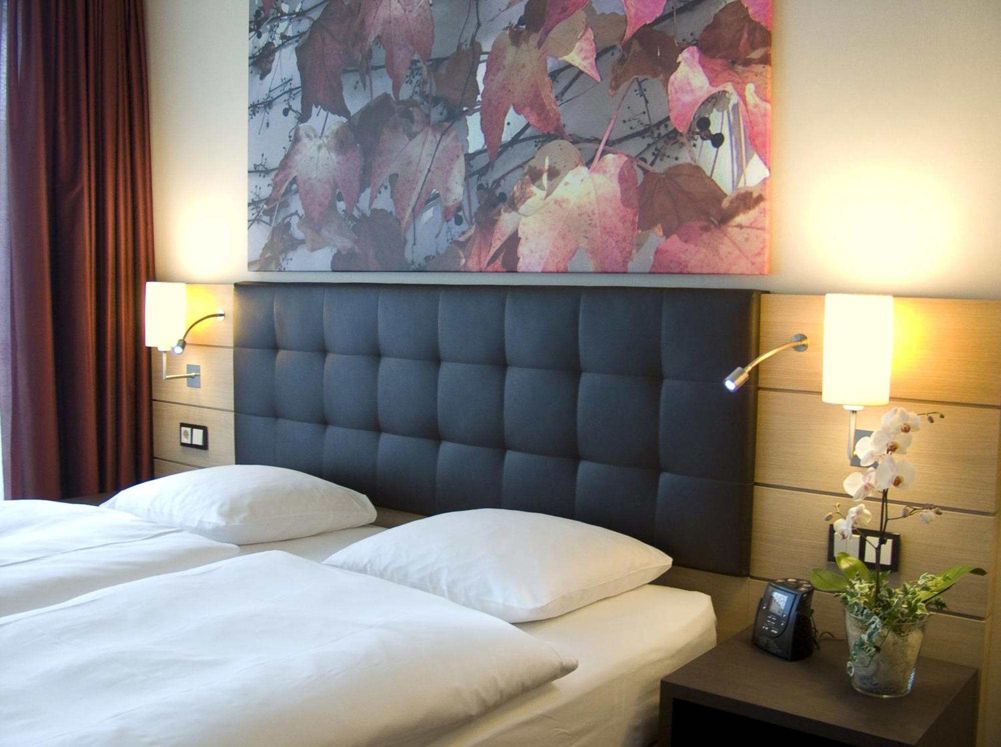 Hilton Mainz Hotel Exterior photo A room at the hotel